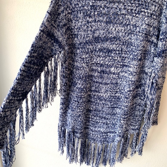 LIKE NEW! Guess Fringe Western Bohemian Sweater Size XS/SM - Picture 10 of 10
